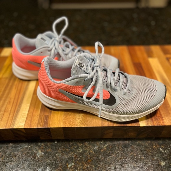 Nike Girls Downshifter running shoes size 6Y - Picture 2 of 6